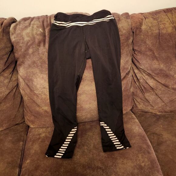Lululemon Size 6 Pants Cropped Leggings Black Leggings White Stripes - Picture 3 of 8